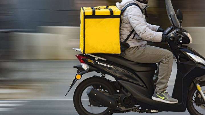 Курьер барып келетін, шауып келетін бала ма?