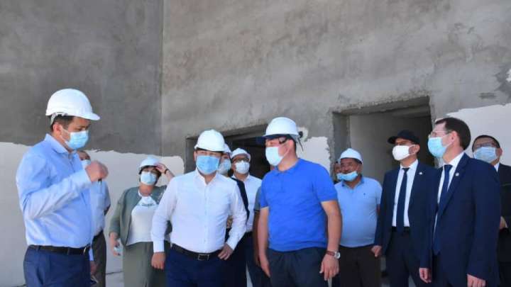 МУРАТ АЙТЕНОВ ОЗНАКОМИЛСЯ СО СТРОИТЕЛЬСТВОМ ШКОЛЫ