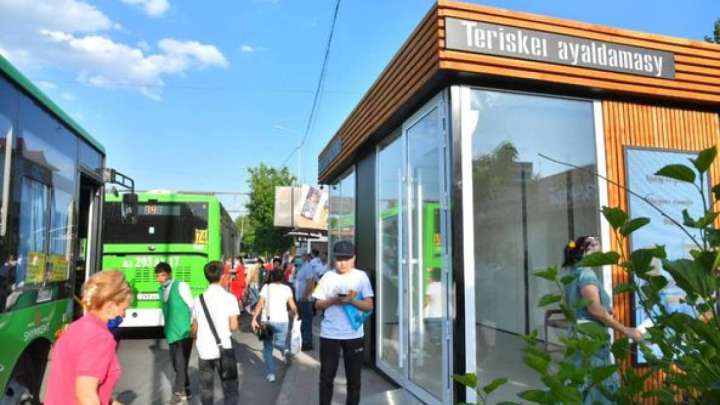 В Шымкенте  установлен необычная современная остановка