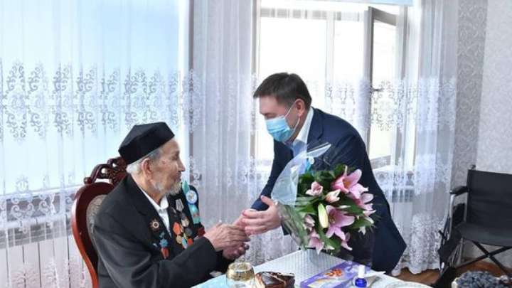 Мұрат Әйтенов қарт майдангерлерді мерекесімен құттықтады