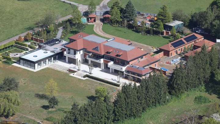 Daily Mail: Тимур Құлыбаев Ұлыбританияда ультразаманауи үй салып алды