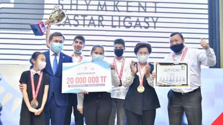 Мурат Айтенов наградил победителей шахматного турнира