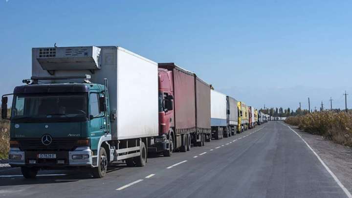 Қырғыз депутаты: Қазақтар шекарадан өткізу үшін ақша сұрайды