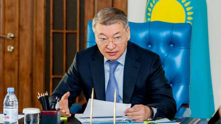 Мұғалімдерге  Ахметовті күштеп мақтатып жатыр