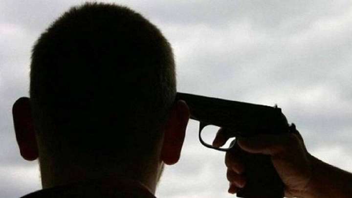 Түрме күзеткен сарбаз өзін-өзі атып тастады