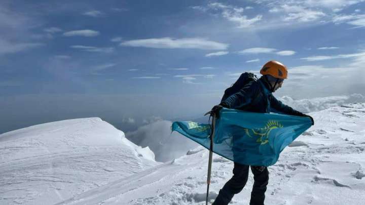 Еренғайып Талғар шыңына қалай шықты?