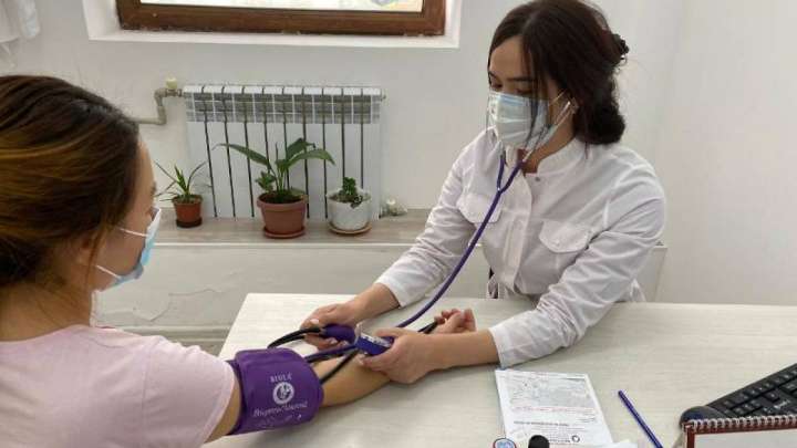 Маңғыстауда медицина қызметкерлерінің 77 пайызы коронавирус вакцинасын алды