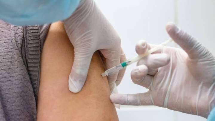 Бірінші қыркүйекке дейін вакцина алмаса, айыппұл төлетеді