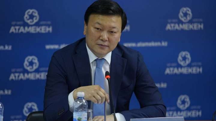 Министр Цой: Pfizer барлық адамға салынбайды