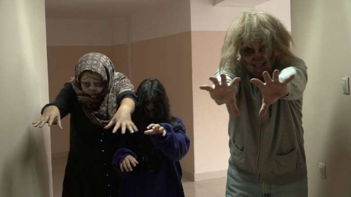 Құтқарушылар зомбилердің көмегіне жүгінді