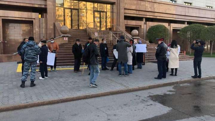 Цой отставкаға кетсін – наразы топ