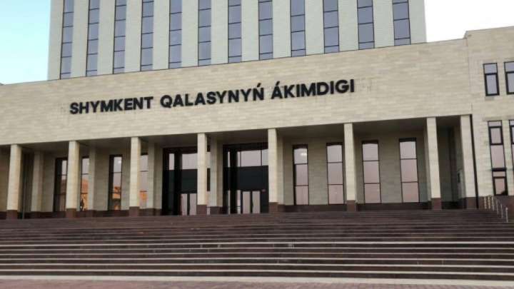 Әкімнің орынбасарына IPhonе керек деген шенеунік сотталды