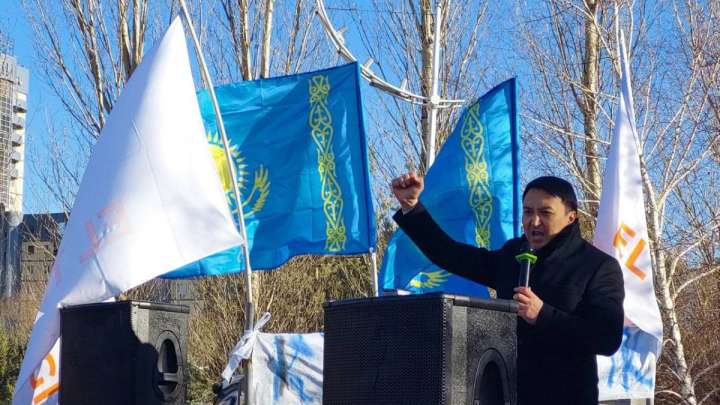 Обычный цирк. Нуржан Альтаев митинговал в столице