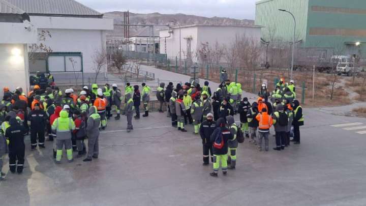 «КаспийЦемент» жұмысшылары президенттен еңбек дауын шешіп беруді сұрады
