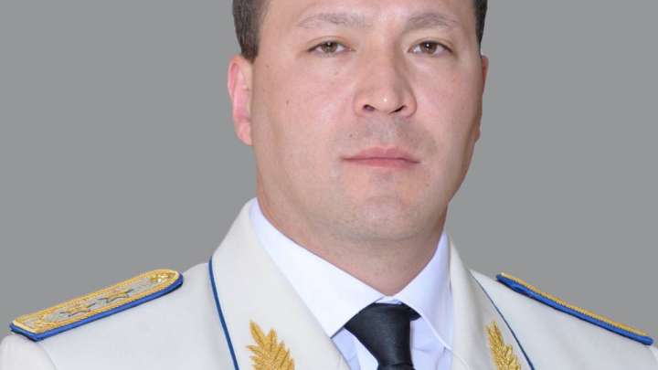 Назарбаевтың немере інісі жұмыста. Демалып жатыр