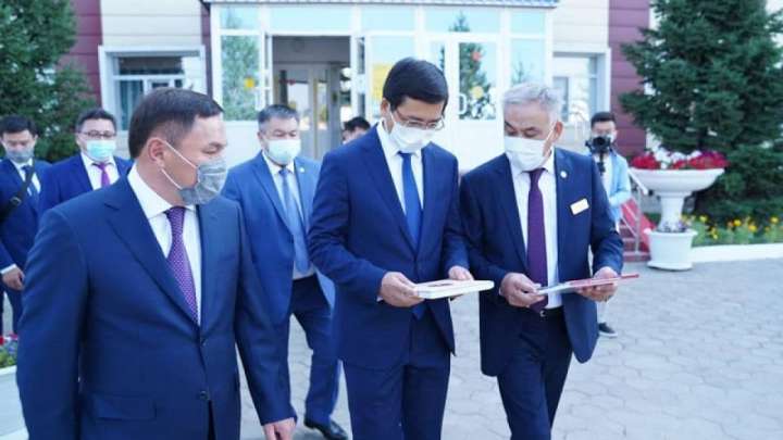 Не үшін эссе жазамыз? Мұғалімдер Аймағамбетовті әлі түсінбей жүр