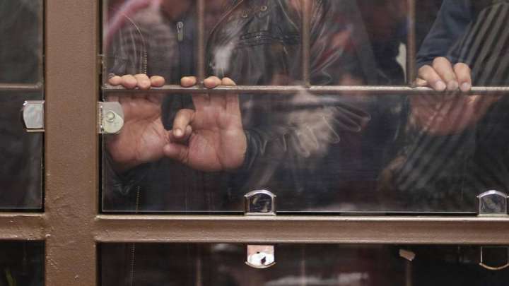 «Аманат» комиссиясы 85 адамды қамаудан босатты