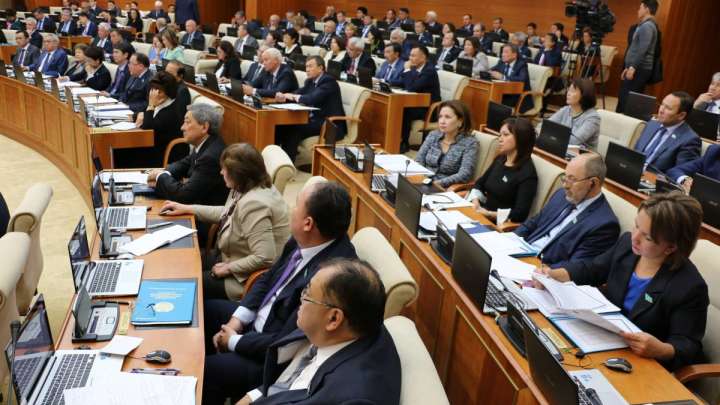 Депутатские потуги. Чем чревата отмена госпремии по тенговым депозитам, объяснил эксперт