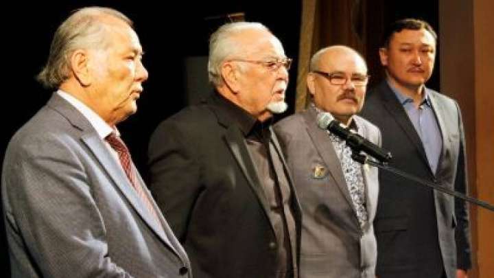 Асанәлі Әшімов: Көшеде топтасқан адам көрсек үрейленетін болдық