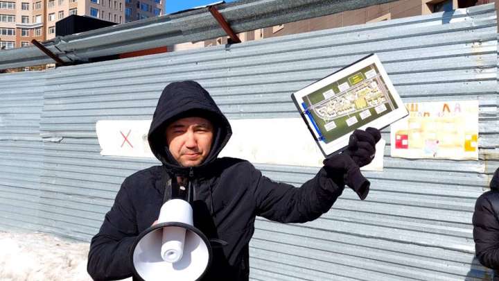 Кульгинов, выходи! Акима столицы ждали на собрании жильцов