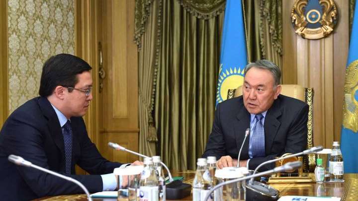 «Біреу тиіссе маған айт». Назарбаевтың «өнімі» Ақышевтың жарқын жылдары