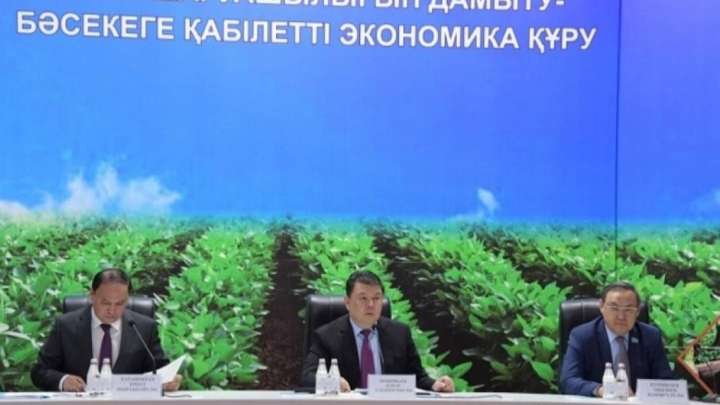 "Импортты азайтып, суды үнемдеуіміз керек" - Қапшағайға министр мен сенатор келді