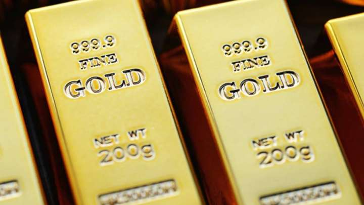 Что будет с курсом тенге и почему казахстанцы активно скупают золото?