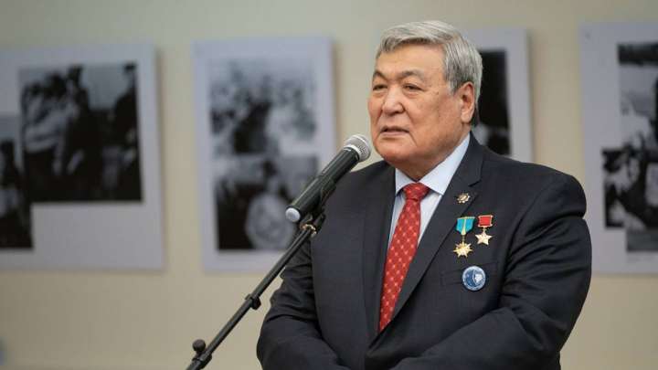 Тоқтар Әубәкіров: Бұл не деген Конституция?