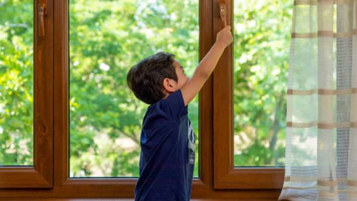 Балаға терезеден төнген қауіп