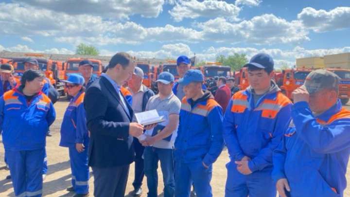 Мәжілісмендер референдум бойынша кездесулер өткізді