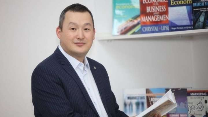 Заңгер: Экс-президенттер мен олардың отбасын мемлекеттің бағуы - артық нәрсе