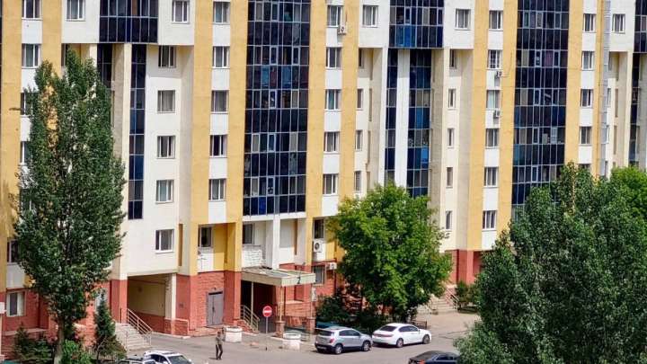 Сделки купли-продажи жилья резко сократились в Казахстане