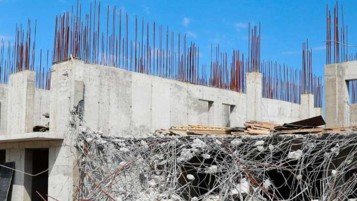 Алматыда салынып жатқан тұрғын үйді күреу басталды