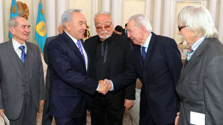 Назарбаевқа қатысты сөз қысқарып, ақша көбейді – Тоқаевтың тағы бір жарлығы