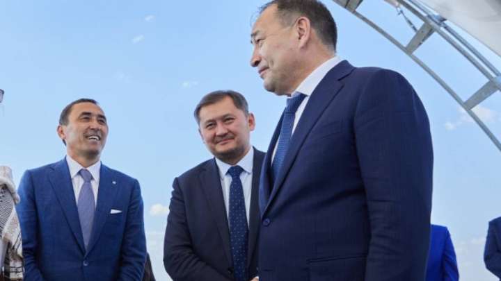 Ахметбеков сынайды, Тоғжанов мақтайды – Рахымбаев жаңа биліктің тілін тауыпты