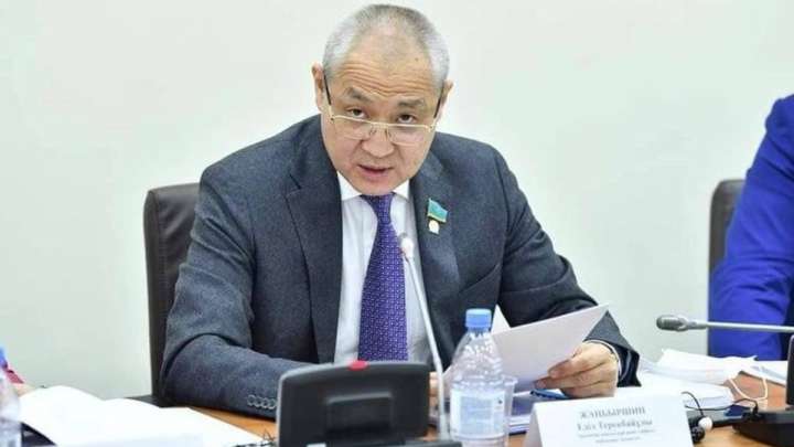 Депутат Е. Жаңбыршин: Барлық мәселелер мен күмәндарды жою үшін президенттік сайлауды жаңа ережелерге сәйкес өткізу керек