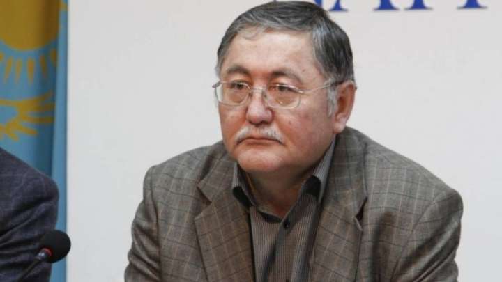 Астана полициясы Рысбек Сәрсенбайұлын күштеп ұстап әкетті