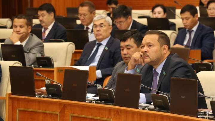 Школы, пенсии, паек, выборы и обслуживание госдолга: что вошло в проект бюджета на 2023-2025 годы