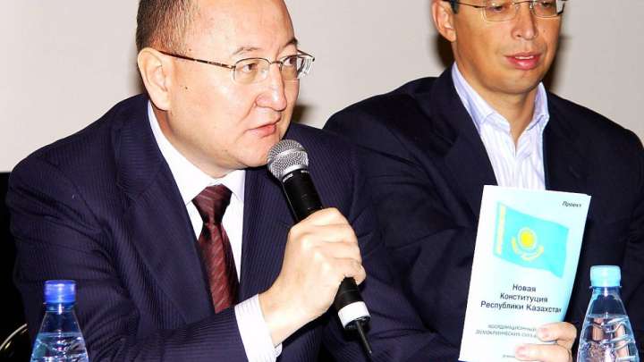 Өзгермейтін Конституция. Алтынбек жазған Ата заң