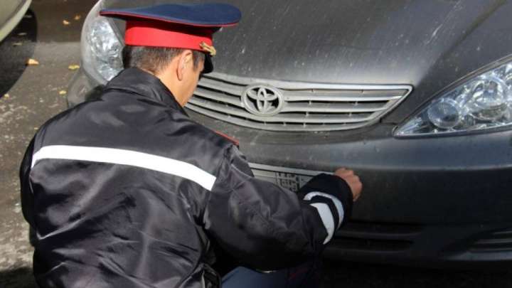 Заңсыз құжат, жалған нөмірлі автокөлік иелері 5 тәулікке қамалады