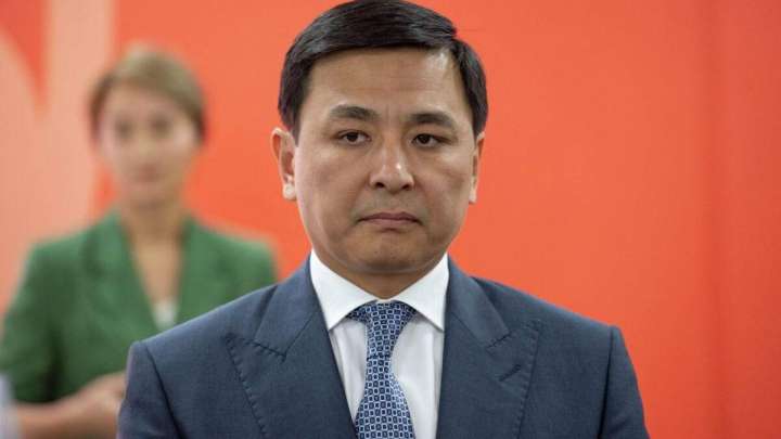 Тапки понадобились не только Кульгинову, но и столичному маслихату