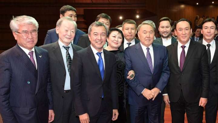 Эпопеяның соңы. Назарбаевтар отбасына жақын режиссер де қызметтен кетті