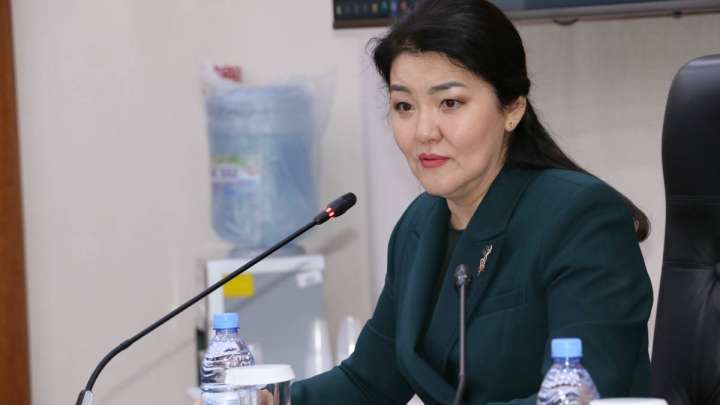 Аманатовцы поставили Ажар Гиният в неудобное положение