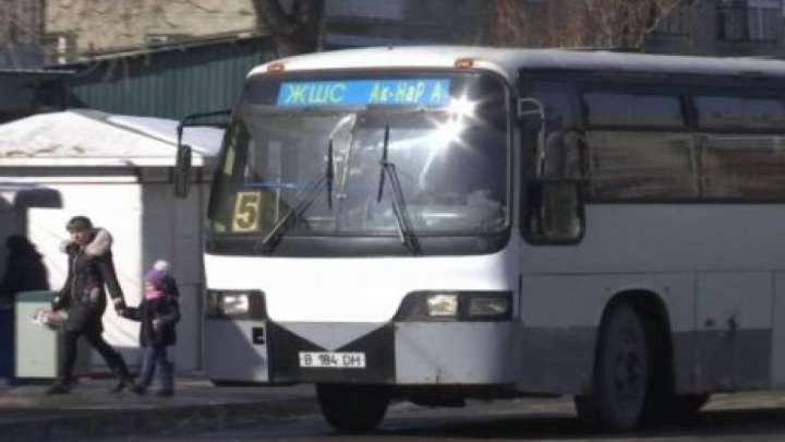 Екі ай жалақы алмаған жұмыскерлер ереуілге шықты