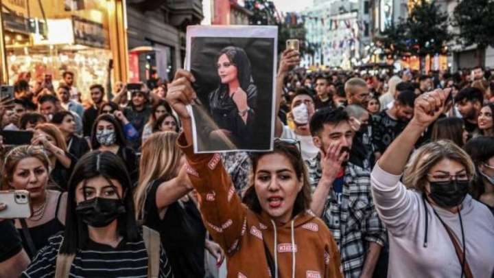 Ирандағы наразылыққа оқушы қыздар қосылды. Толқудың бес ерекшелігі