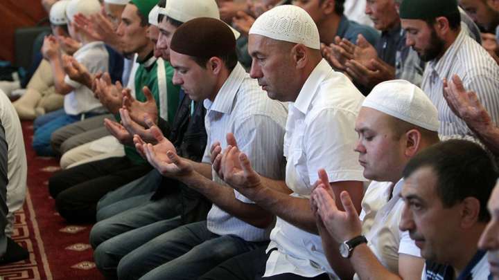 Исповедующие ислам родители школьников требуют изменения законодательства