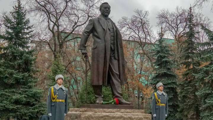 Алматыда Ахмет Байтұрсынұлының ескерткіші ашылды 