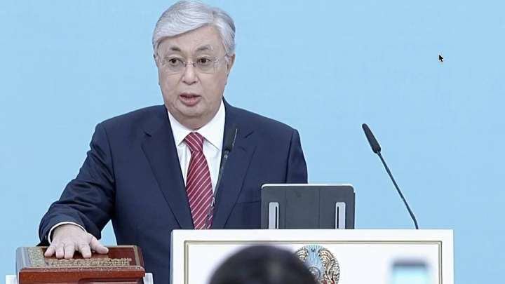 Тоқаевтың ұлықталуы. Назарбаевты көрсетпеу