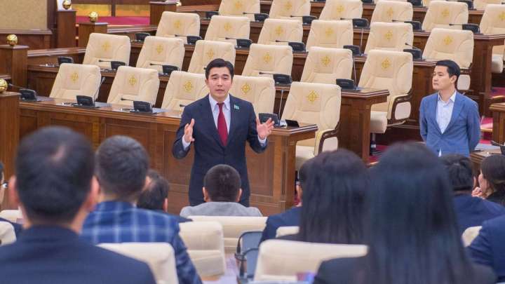 Мәди Ахметов сабағы: Қазақ еліне + 50 су жорға депутат