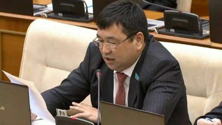 Ресейшіл депутат Әбілдаев «Ақ жол» партиясынан шығарылды